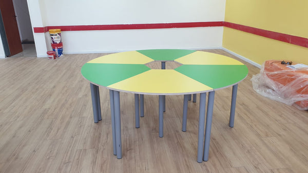שולחן טרפז יחיד